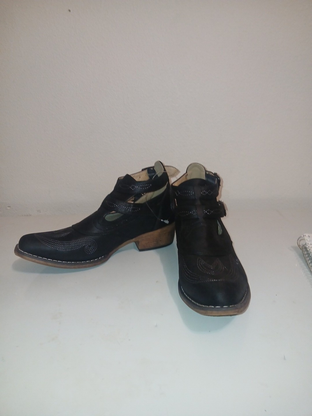 Roper Black Cutout Leather Ankle Booties with Low Stacked Heel Size 9